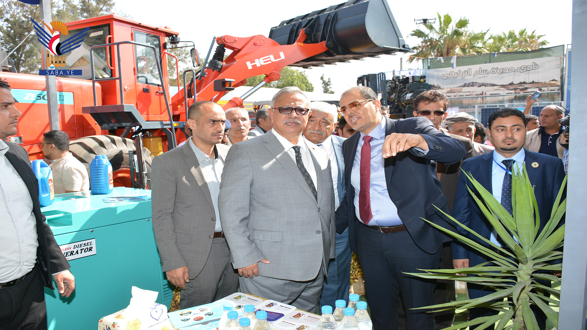 رئيس الوزراء يفتتح معرض الطاقة الشمسية ومستلزمات الزراعة بصنعاء